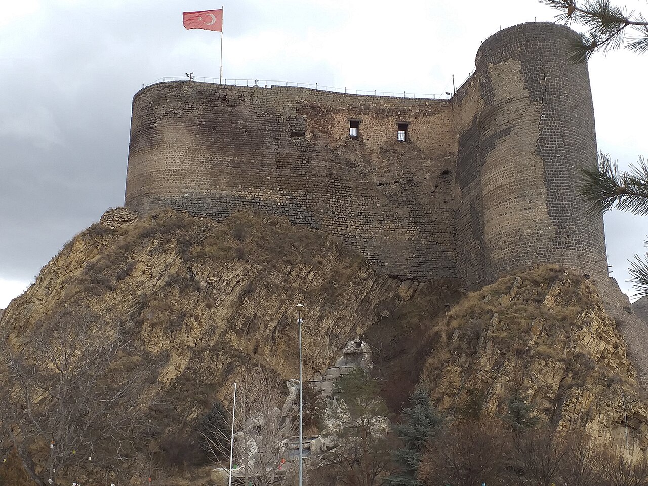 Oltu Taşı: Erzurum'un Siyah Taşı