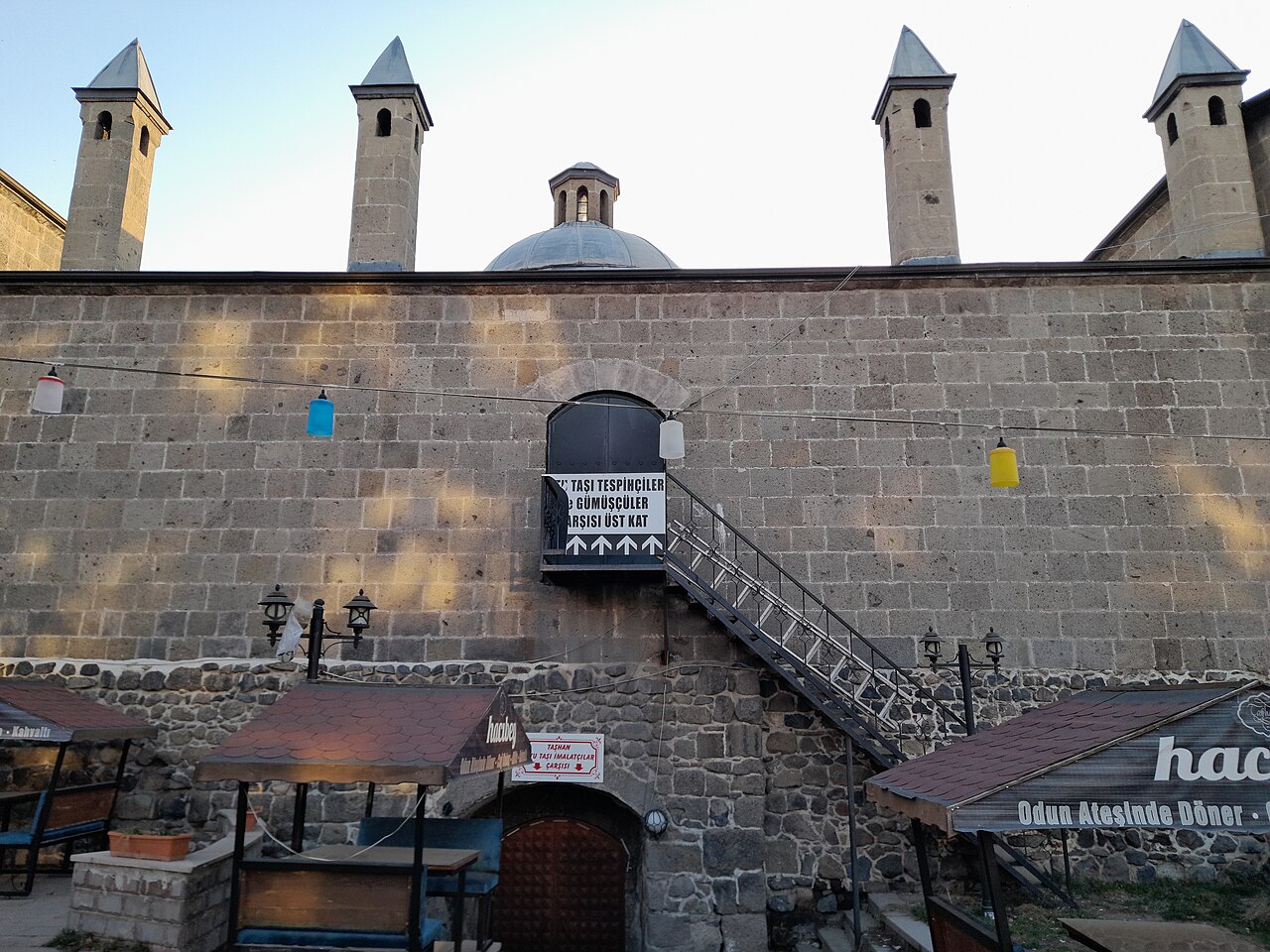 Taşhan: Erzurum'un 1561'den Kalan Kervansarayı